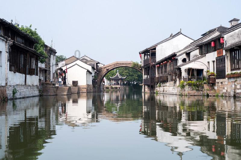 武汉冶金街道:龙行龘龘迎盛世,墨香廉韵过新年